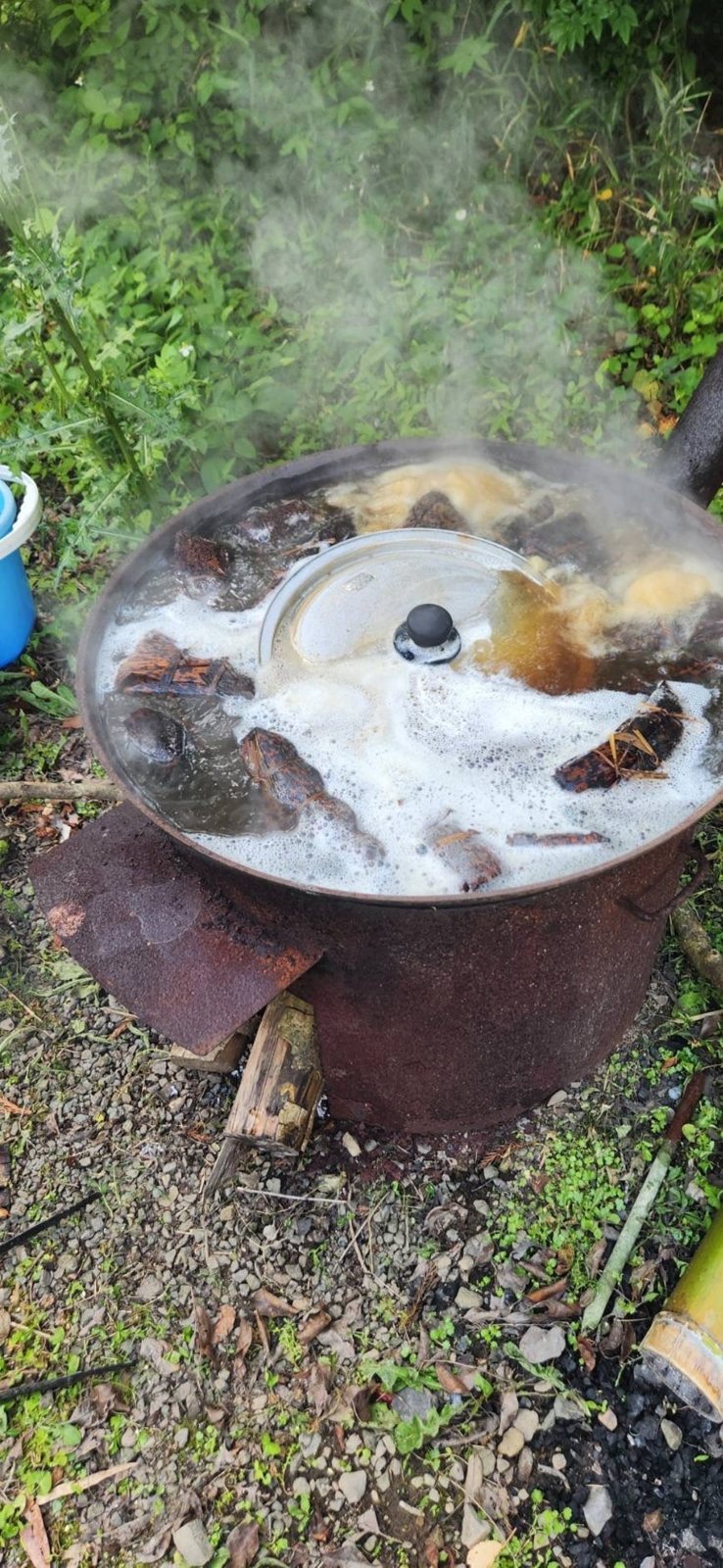 屋外で火を使う日もあります